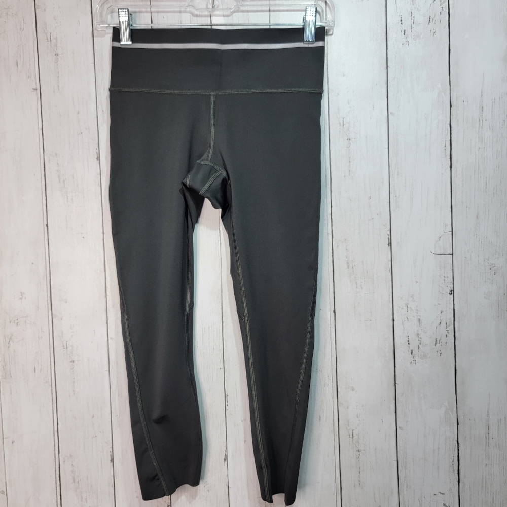 Athleta Sonic Reflective Capri Size XS Green Legging Crop Pant Style 291694. - Picture 4 of 10